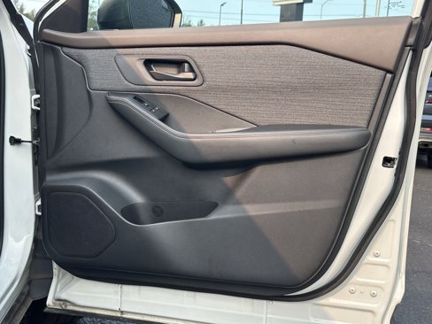 Used 2021 Nissan Rogue S image 11