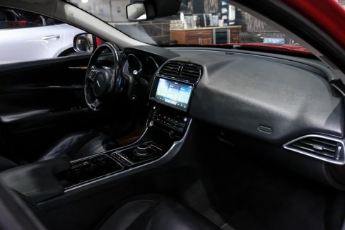 Used 2017 Jaguar XE Prestige image 13