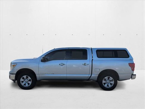 Used 2019 Nissan Titan SV image 9
