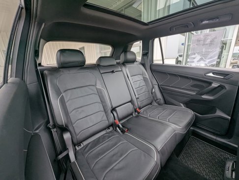 Used 2022 Volkswagen Tiguan SEL R-Line image 26