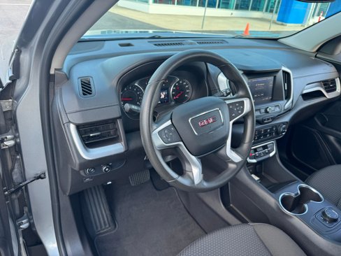 Used 2024 GMC Terrain SLE image 9