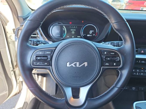 Used 2022 Kia Niro EX image 22