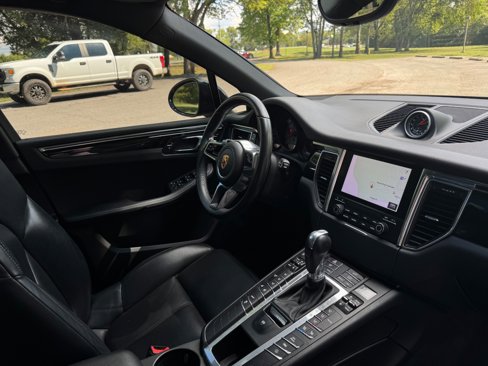 Used 2018 Porsche Macan S image 28