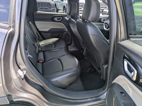 Used 2023 Jeep Compass Limited image 33