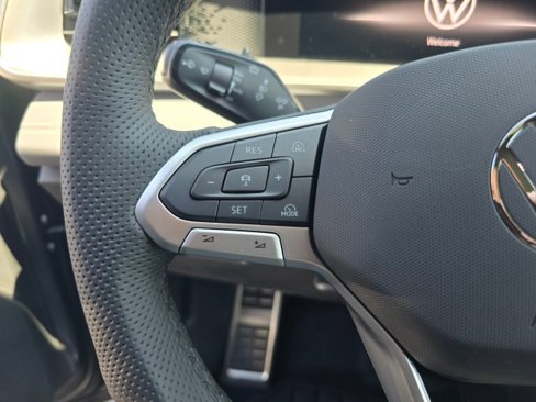 New 2025 Volkswagen Tiguan SE R-Line image 30