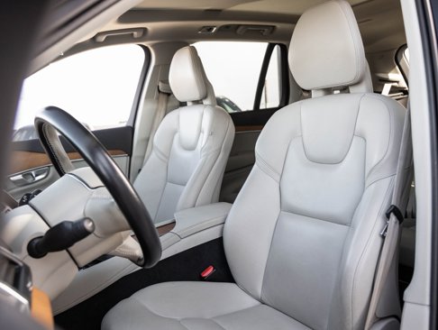 Used 2021 Volvo XC90 T6 Momentum image 5