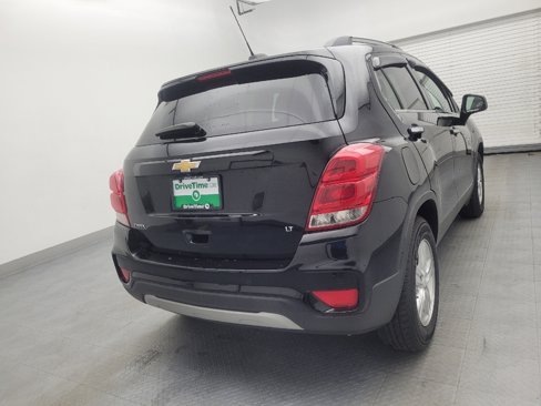 Used 2020 Chevrolet Trax LT w/ Sun & Sound Package image 6