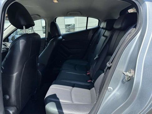 Used 2018 MAZDA MAZDA3 Touring image 11