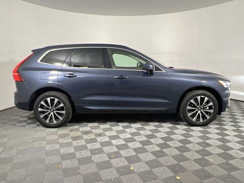 Used 2023 Volvo XC60 B5 Core image 11