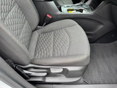 Used 2021 Chevrolet Equinox LT image 18
