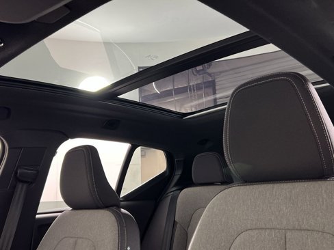 Certified 2025 Volvo XC40 B5 Core image 17