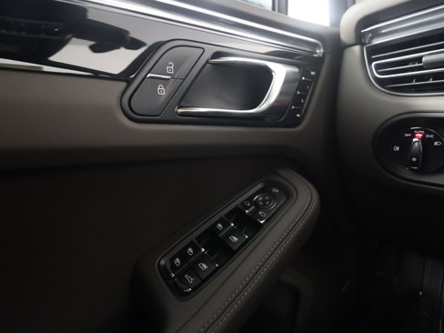New 2025 Porsche Macan image 23