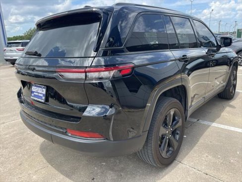 Used 2024 Jeep Grand Cherokee Altitude image 6