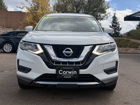 Used 2017 Nissan Rogue S image 2
