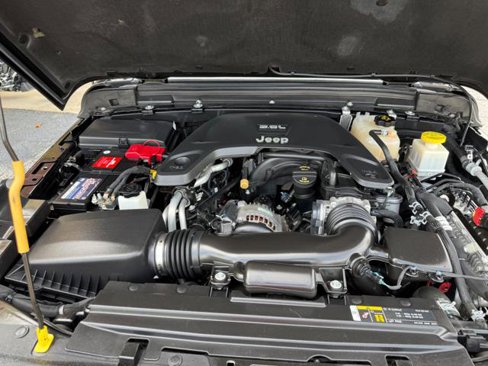 Used 2021 Jeep Gladiator Sport image 18