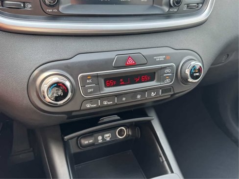 Used 2019 Kia Sorento LX image 19