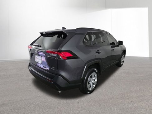 Used 2021 Toyota RAV4 LE image 14