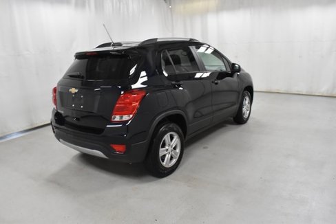 Used 2022 Chevrolet Trax LT w/ LT Convenience Package image 5