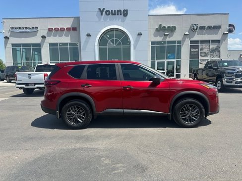 Used 2024 Nissan Rogue S image 2