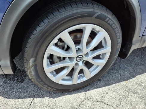 Used 2022 Nissan Rogue Sport SV w/ Technology Package image 9