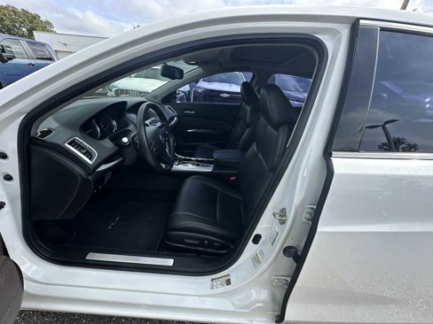 Used 2017 Acura TLX V6 image 2