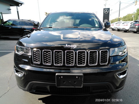 Used 2019 Jeep Grand Cherokee Laredo image 2