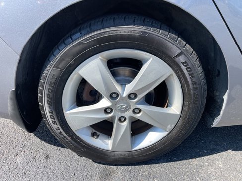 Used 2013 Hyundai Elantra GLS w/ Preferred Pkg image 6