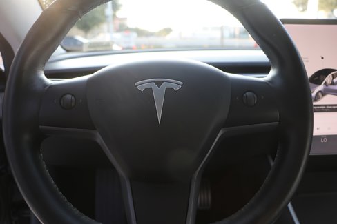 Used 2018 Tesla Model 3 Performance image 17