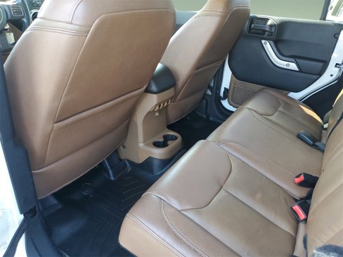 Used 2018 Jeep Wrangler Unlimited Rubicon w/ Connectivity Group image 10