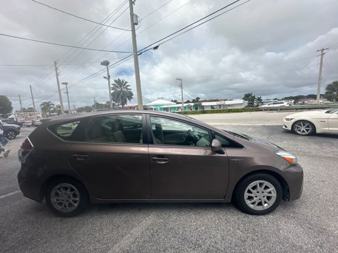 Used 2017 Toyota Prius V Three image 7