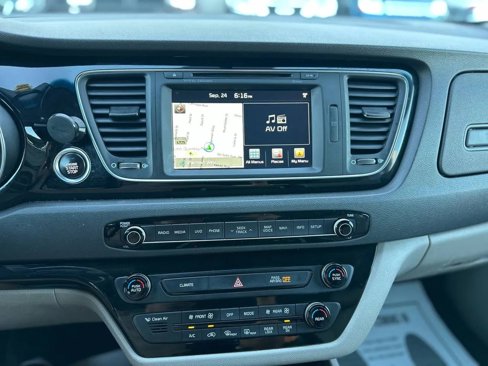 Used 2015 Kia Sedona SX image 43