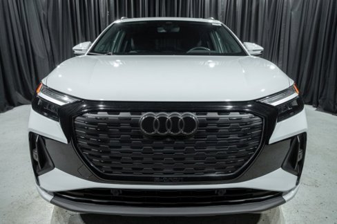 Used 2024 Audi Q4 e-tron Premium Plus w/ Premium Plus image 2