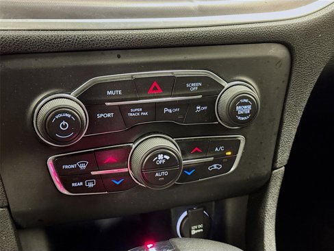 Used 2019 Dodge Charger SXT image 15