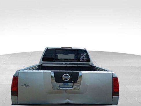 Used 2005 Nissan Titan LE w/ (U01) Nissan Navigation Pkg image 5