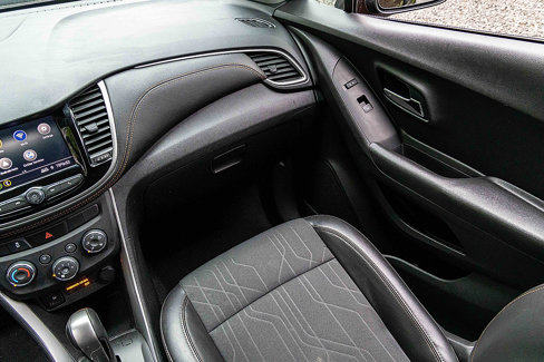 Used 2022 Chevrolet Trax LT w/ LT Convenience Package image 18