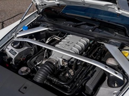 Used 2015 Aston Martin V8 Vantage Roadster image 39