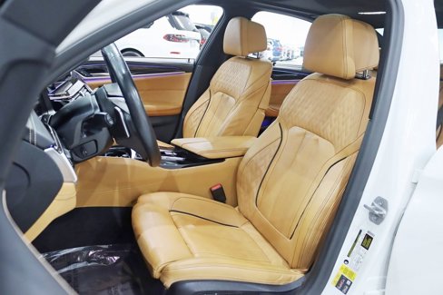 Used 2020 BMW 530e xDrive w/ Executive Package image 29