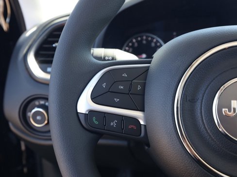 New 2023 Jeep Renegade Latitude w/ Sun & Fun Group image 25