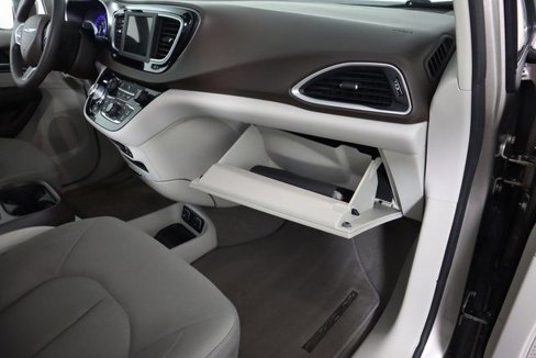 Used 2018 Chrysler Pacifica Touring Plus image 48