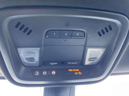 Used 2023 Chevrolet Traverse LT w/ Rear Camera Mirror Package image 31