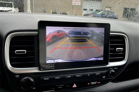 Used 2022 Hyundai Venue SEL image 21