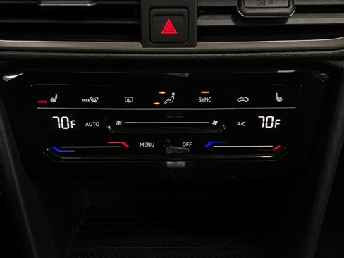 New 2025 Volkswagen Taos SE image 7