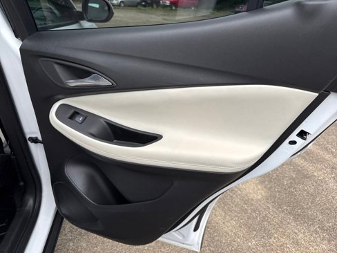 Used 2022 Buick Encore GX Select image 34