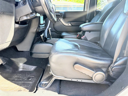 Used 2018 Jeep Wrangler Unlimited Sahara image 18