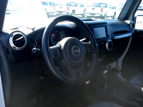 Used 2016 Jeep Wrangler Unlimited Sahara w/ Connectivity Group image 18