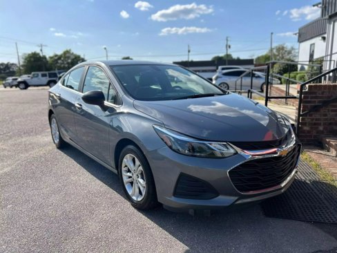 Used 2019 Chevrolet Cruze LT image 4