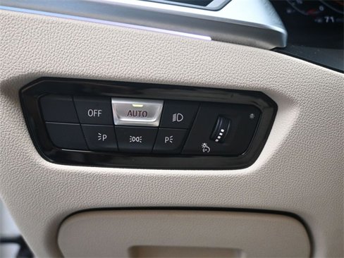 Used 2021 BMW 330i Sedan w/ Premium Package image 18