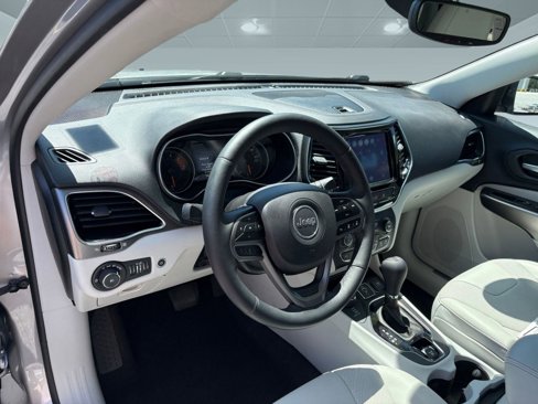 Used 2019 Jeep Cherokee Limited w/ Luxury Group image 4