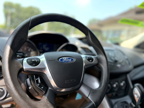 Used 2015 Ford Escape SE w/ Cargo Utility Package image 16