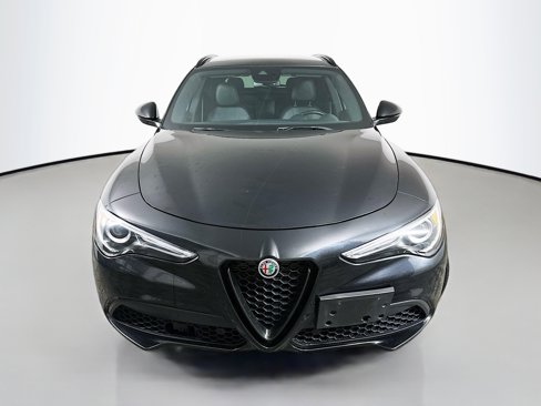 Used 2022 Alfa Romeo Stelvio Sprint image 2